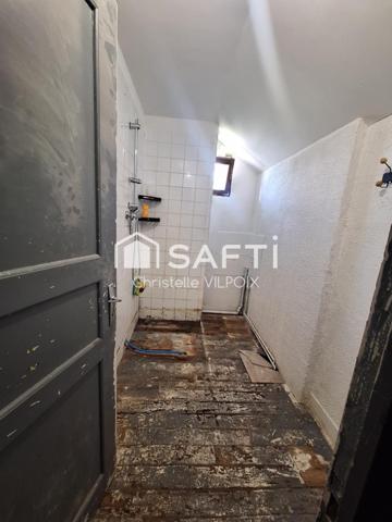 Maison individuelle de 309m² avec beau potentiel.