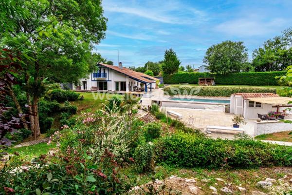 Maison à vendre 8 pièces de 170 m² à Mouguerre