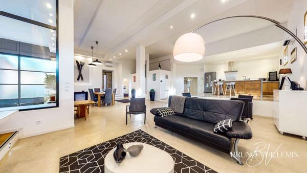 MAGNIFIQUE RECONVERSION POUR CETTE CAVE VITICOLE RÉNOVÉE / GITE et CHAMBRES D'HÔTES