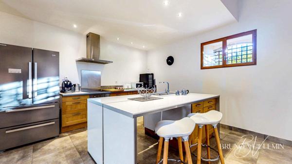 MAGNIFIQUE RECONVERSION POUR CETTE CAVE VITICOLE RÉNOVÉE / GITE et CHAMBRES D'HÔTES