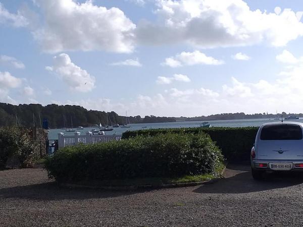 LARMOR-BADEN pleine vue Golfe pour ces 2 studios réunis en un T2 de 65,80m²