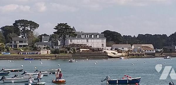 LARMOR-BADEN pleine vue Golfe pour ces 2 studios réunis en un T2 de 65,80m²