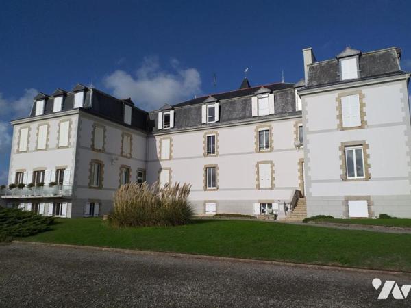 LARMOR-BADEN pleine vue Golfe pour ces 2 studios réunis en un T2 de 65,80m²