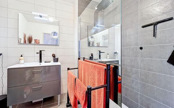 Appartement à vendre    2 pièces • 52,74 m2 Saint-Raphaël