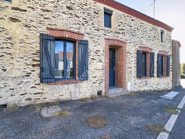 Maison idéalement située au coeur du bourg de La Regrippière à moins de 10min de VALLET et de l'axe NANTES-CHOLET