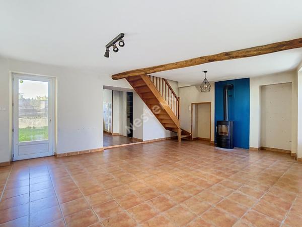 Maison idéalement située au coeur du bourg de La Regrippière à moins de 10min de VALLET et de l'axe NANTES-CHOLET