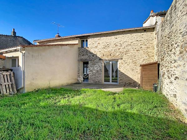 Maison idéalement située au coeur du bourg de La Regrippière à moins de 10min de VALLET et de l'axe NANTES-CHOLET