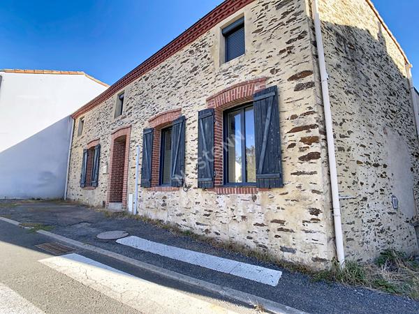 Maison idéalement située au coeur du bourg de La Regrippière à moins de 10min de VALLET et de l'axe NANTES-CHOLET