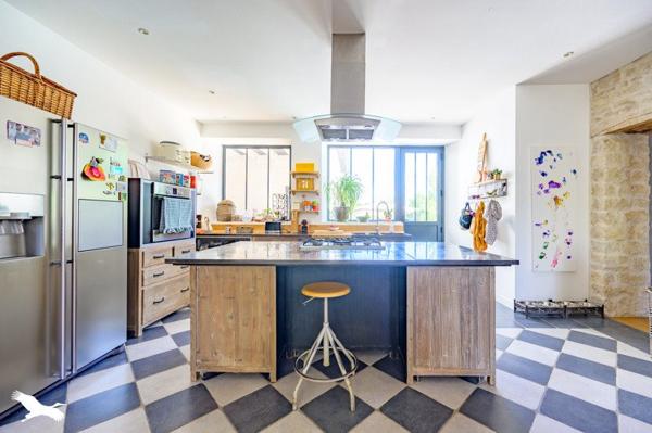 Maison à vendre 1 021 000 € Sainte-Soulle 7 p 260 m² DPE D