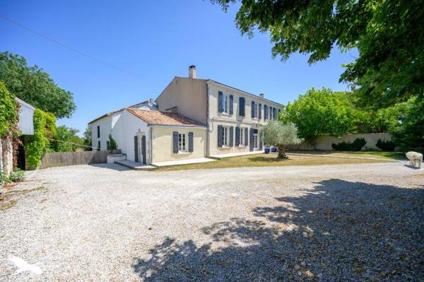 Maison à vendre 1 021 000 € Sainte-Soulle 7 p 260 m² DPE D