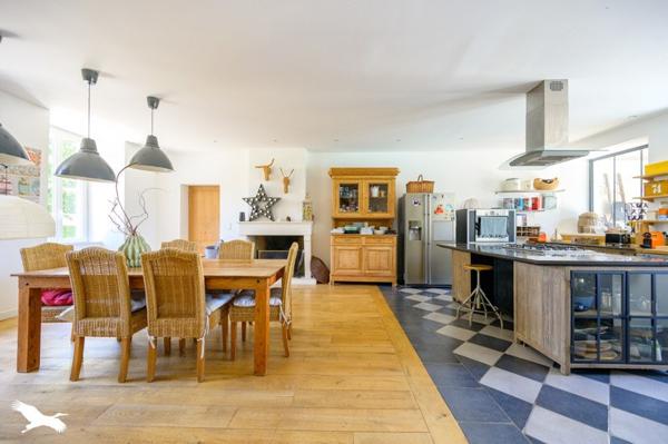 Maison à vendre 1 021 000 € Sainte-Soulle 7 p 260 m² DPE D