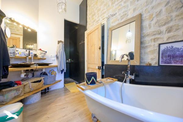 Maison à vendre 1 021 000 € Sainte-Soulle 7 p 260 m² DPE D