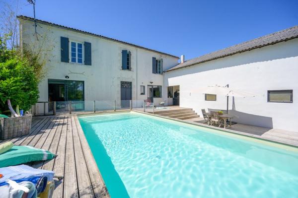 Maison à vendre 1 021 000 € Sainte-Soulle 7 p 260 m² DPE D