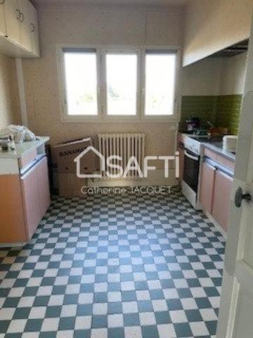 LE BOURGNEUF LA FORET Maison centre bourg avec son jardin suspendu