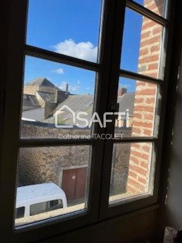 LE BOURGNEUF LA FORET Maison centre bourg avec son jardin suspendu