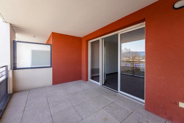 Appartement Gardanne 3 pièces 60m2 - Terrasse - Place de stationnement privative