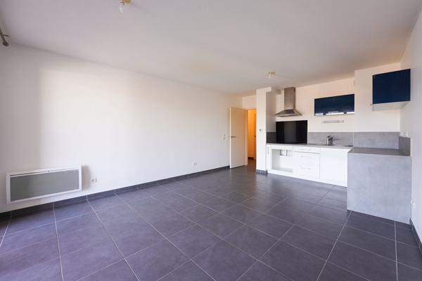 Appartement Gardanne 3 pièces 60m2 - Terrasse - Place de stationnement privative