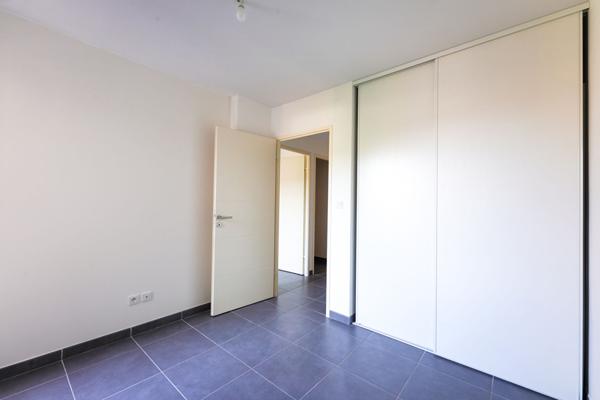 Appartement Gardanne 3 pièces 60m2 - Terrasse - Place de stationnement privative