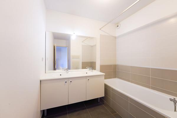 Appartement Gardanne 3 pièces 60m2 - Terrasse - Place de stationnement privative