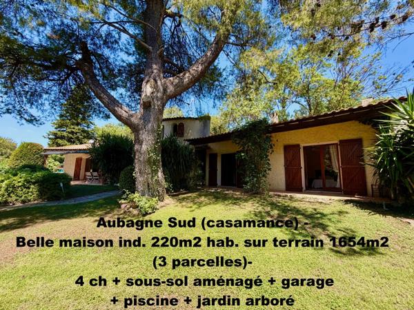 13400  Aubagne (Casamance et Chateau de Creissauds) Maison Individuelle -  4 à 5 chambres - 220m2 hab et 300m2 plancher