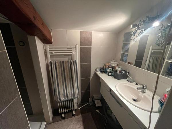 T3 duplex dans immeuble en pierres 38460 CREMIEU