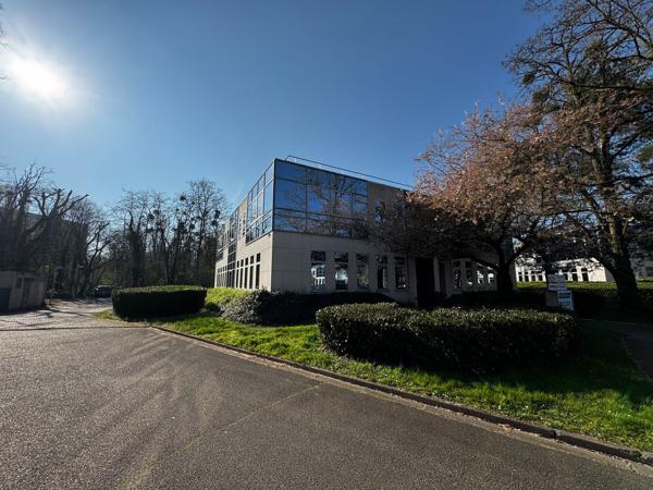 Bureaux à louer à Eragny 105 m² accès immédiat autoroute A15