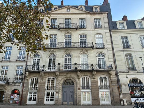 BUREAUX À VENDRE - À LOUER AU COEUR DE NANTES - BIEN D'EXCEPTION