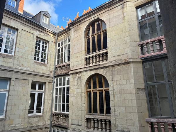 BUREAUX À VENDRE - À LOUER AU COEUR DE NANTES - BIEN D'EXCEPTION