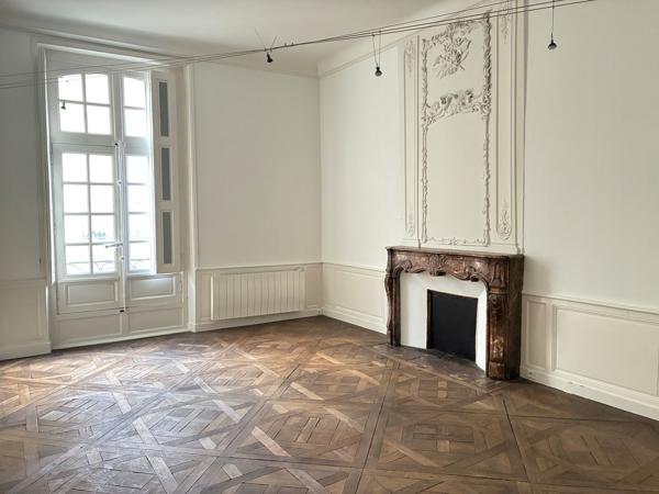 BUREAUX À VENDRE - À LOUER AU COEUR DE NANTES - BIEN D'EXCEPTION