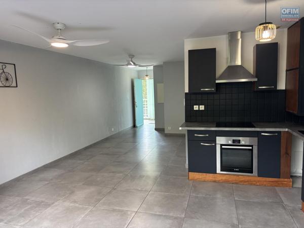 A vendre - Superbe T2 de 52 m2 entièrement rénové - Centre ville de Saint-Leu