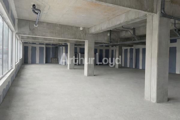 Bureaux à vendre à Valenciennes centre avec grande visibilité et parking