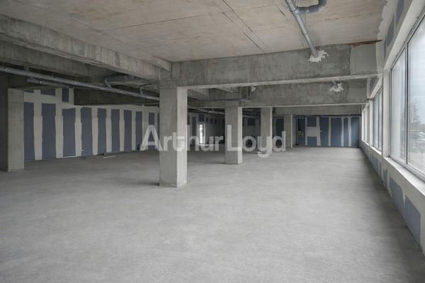 Bureaux à vendre à Valenciennes centre avec grande visibilité et parking