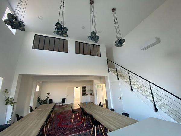 Ensemble de bureaux à vendre 563 m² sur parcelle clôturée Zone d'activités structurée, accessibilité optimale