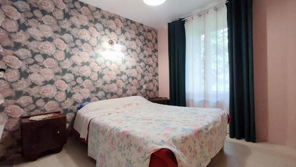 Maison dépendances puits terrain