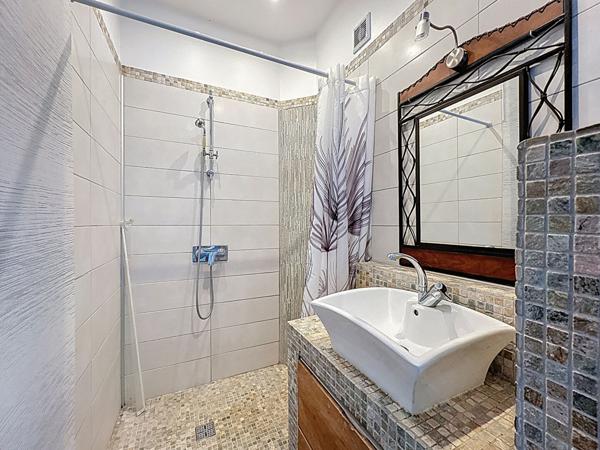 A vendre - Maison avec studio - 6 pièces - 148m² - DV6028