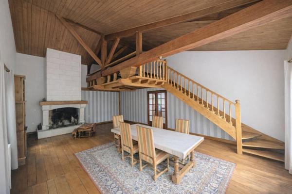 Maison - 7 pièces - 194m²