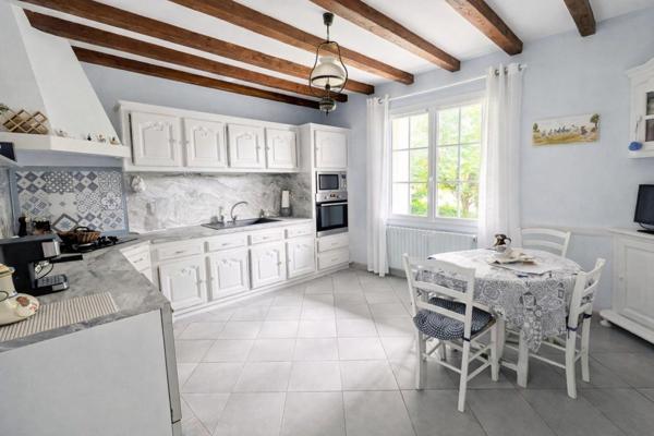Maison - 7 pièces - 194m²