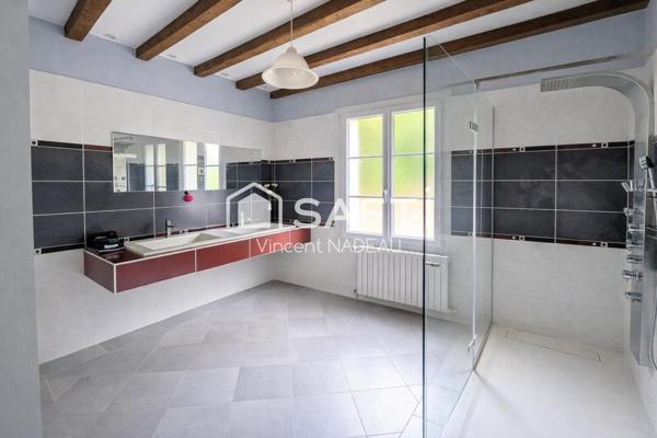 Maison - 7 pièces - 194m²