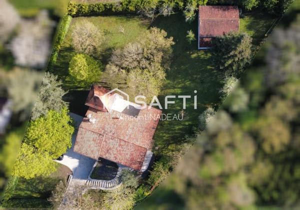 Maison - 7 pièces - 194m²