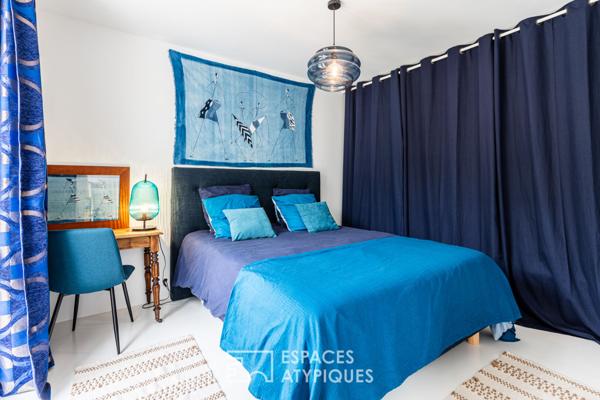 Villa des années 60 revisitée dans un écrin de verdure, plage à pied