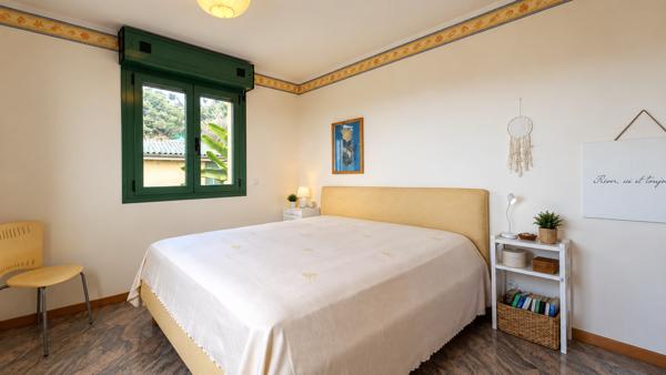 DEUX PIÈCES AVEC VUE SUR LA MER, BALCON, JARDIN ET GARAGE