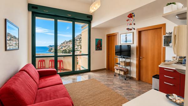 DEUX PIÈCES AVEC VUE SUR LA MER, BALCON, JARDIN ET GARAGE