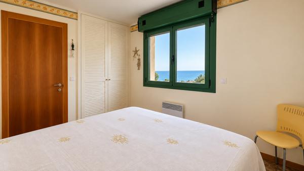 DEUX PIÈCES AVEC VUE SUR LA MER, BALCON, JARDIN ET GARAGE
