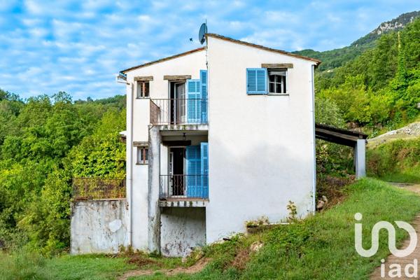 Maison 5 pièces de 110 m² à Le Bar-sur-Loup (06620)