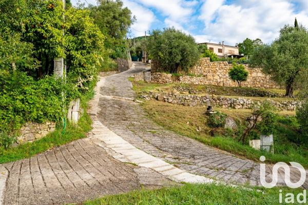 Maison 5 pièces de 110 m² à Le Bar-sur-Loup (06620)