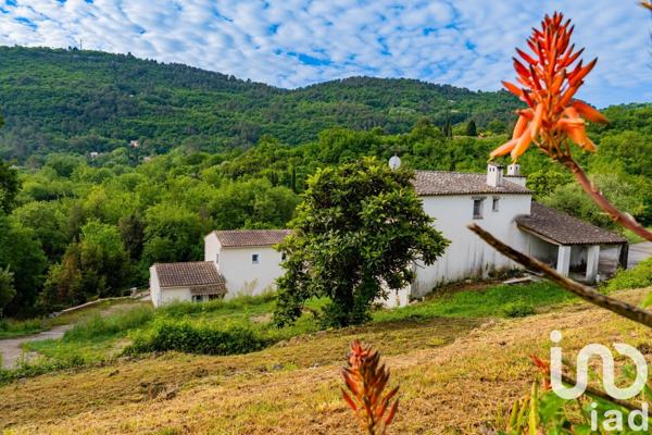 Maison 5 pièces de 110 m² à Le Bar-sur-Loup (06620)