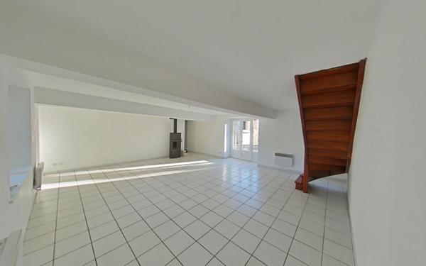 Maison à louer    4 pièces •  Saint-Thomas-en-Royans