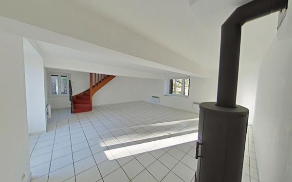 Maison à louer    4 pièces •  Saint-Thomas-en-Royans