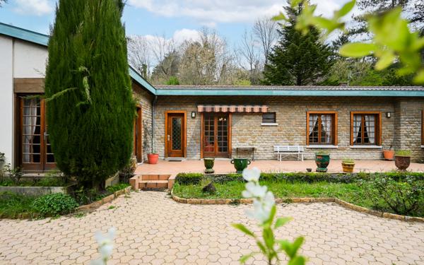 SAINT CYR AU MONT D'OR - MAISON DE 190 M2 - Agrandissement possible -TERRAIN DE 3 300 M2