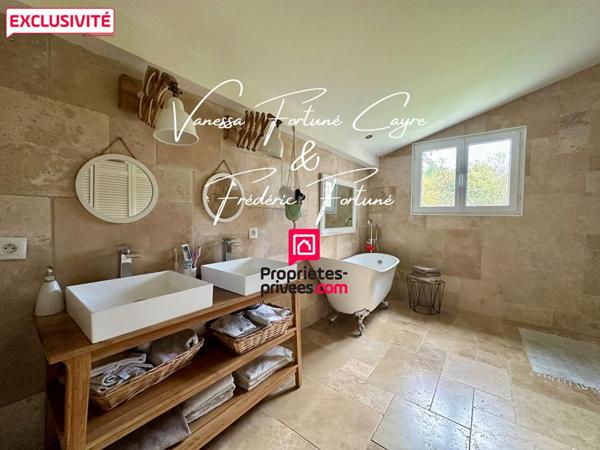 Élégante maison en pierre de 143 m²  Saint-Savin (33920)